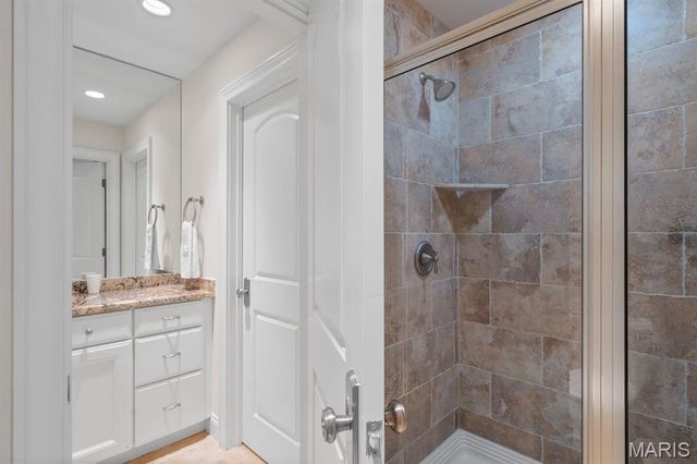 12 Ladue Manor, Ladue, MO 63124