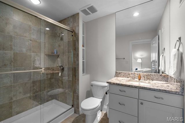 12 Ladue Manor, Ladue, MO 63124