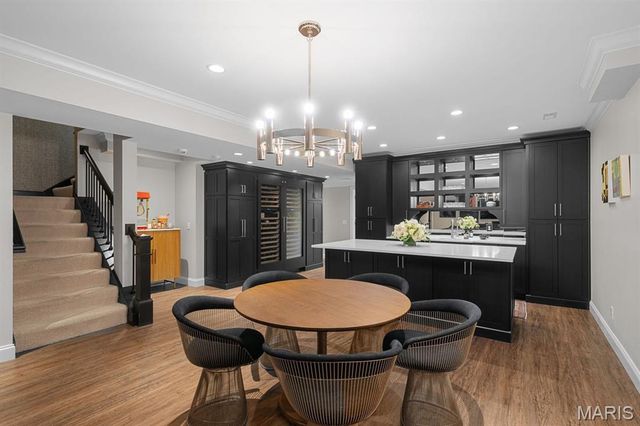 12 Ladue Manor, Ladue, MO 63124