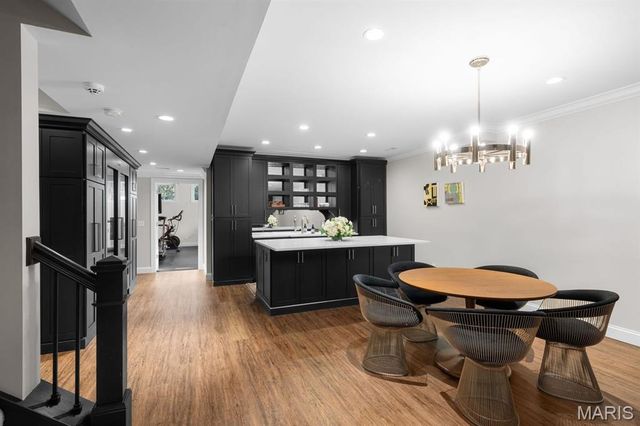 12 Ladue Manor, Ladue, MO 63124