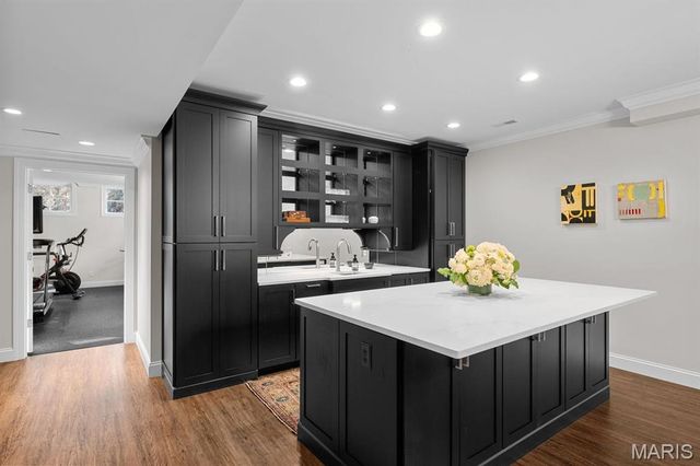 12 Ladue Manor, Ladue, MO 63124