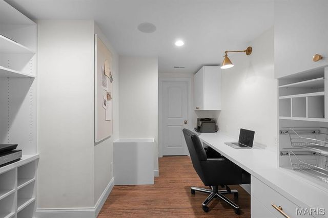 12 Ladue Manor, Ladue, MO 63124