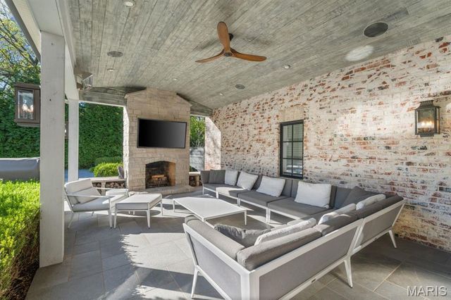 12 Ladue Manor, Ladue, MO 63124