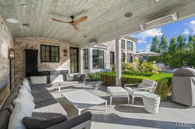 12 Ladue Manor, Ladue, MO 63124