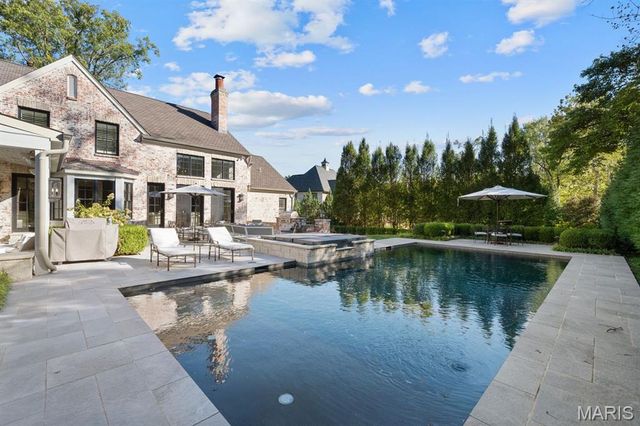 12 Ladue Manor, Ladue, MO 63124