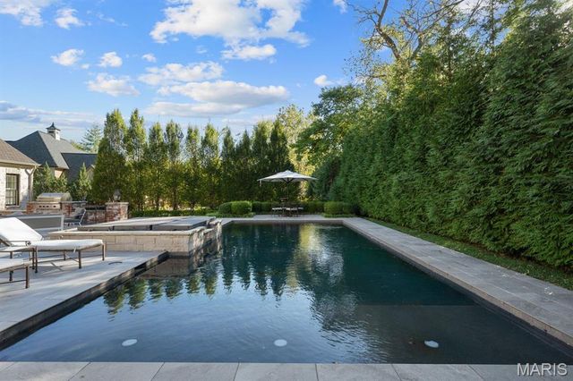 12 Ladue Manor, Ladue, MO 63124