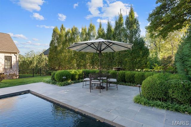 12 Ladue Manor, Ladue, MO 63124