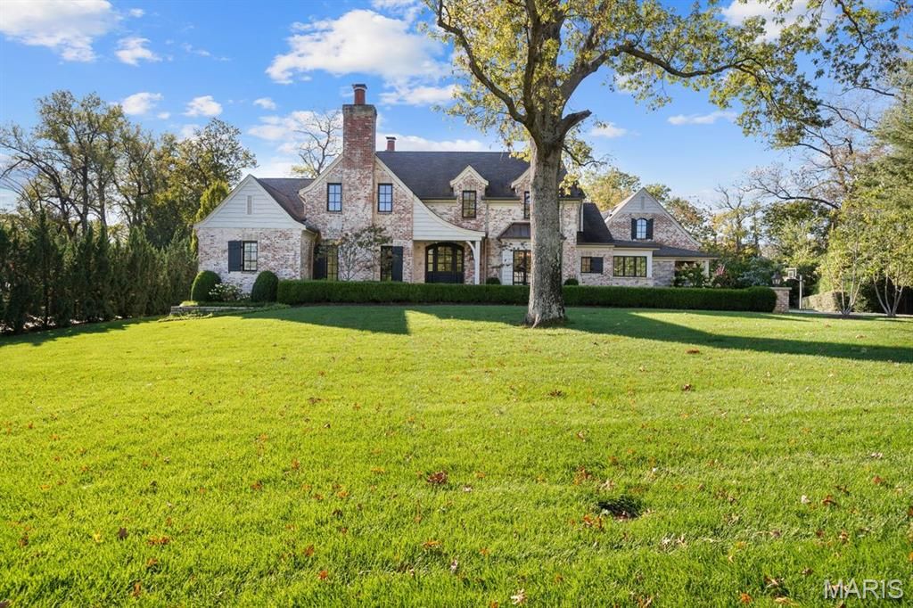 12 Ladue Manor, Ladue, MO 63124
