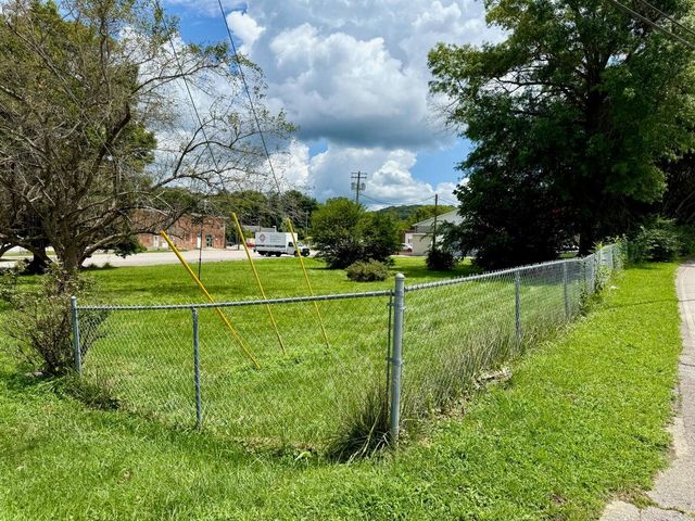 28 Lumber Street, Beattyville, KY 41311