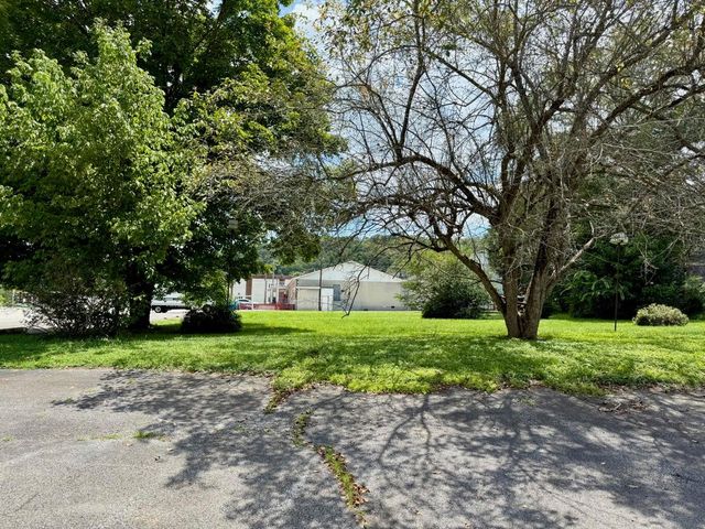 28 Lumber Street, Beattyville, KY 41311