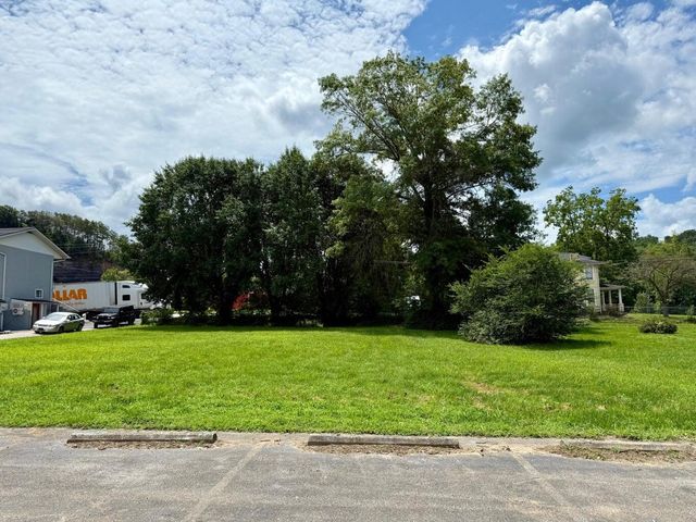 28 Lumber Street, Beattyville, KY 41311