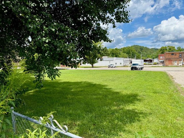 28 Lumber Street, Beattyville, KY 41311