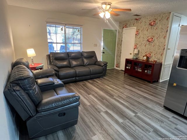 1404 Glendale, Beeville, TX 78102