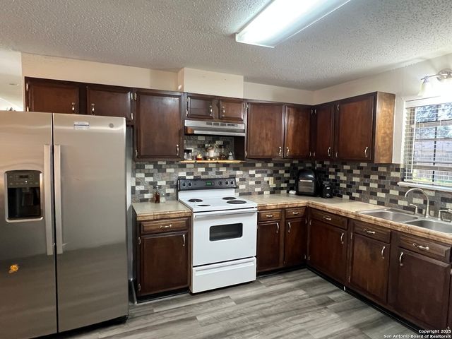 1404 Glendale, Beeville, TX 78102