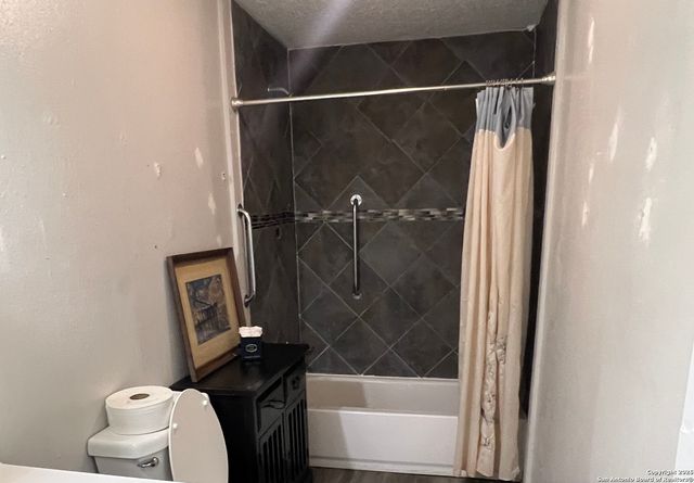 1404 Glendale, Beeville, TX 78102