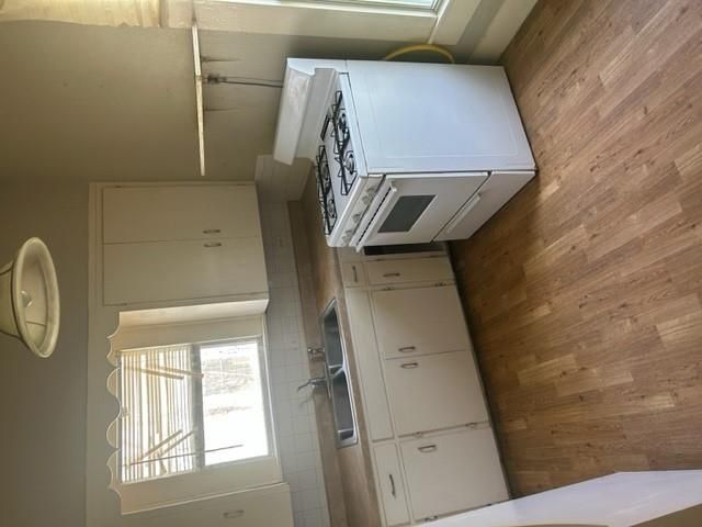 1008 Washburn ST, Taylor, TX 76574