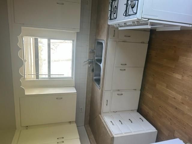 1008 Washburn ST, Taylor, TX 76574