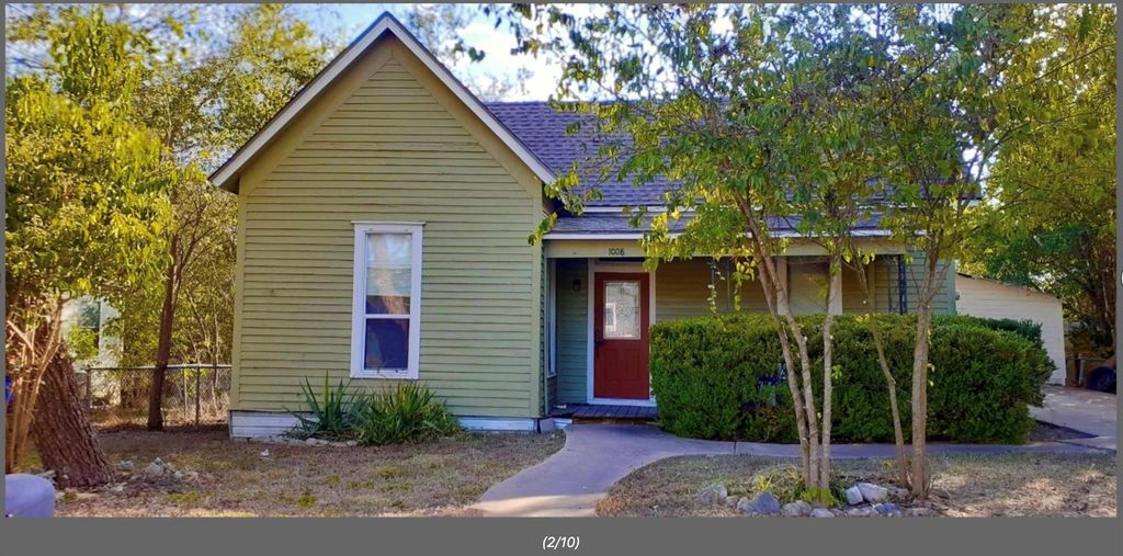 1008 Washburn ST, Taylor, TX 76574