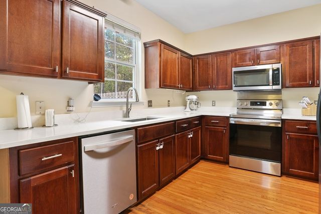 10 Chapel Lake N, Savannah, GA 31419