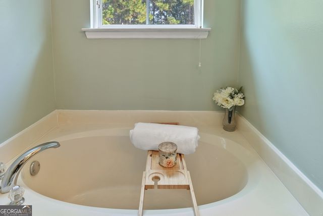 10 Chapel Lake N, Savannah, GA 31419