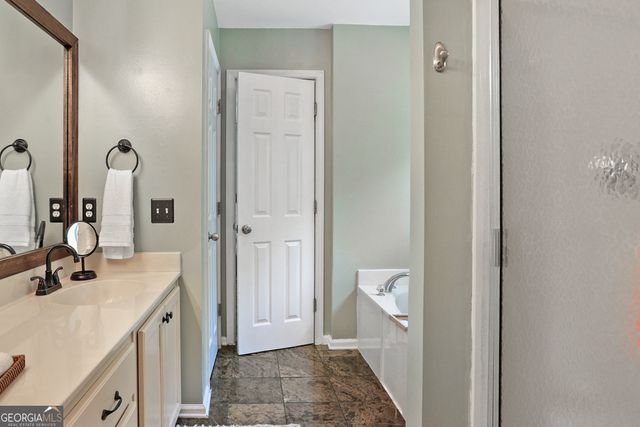 10 Chapel Lake N, Savannah, GA 31419