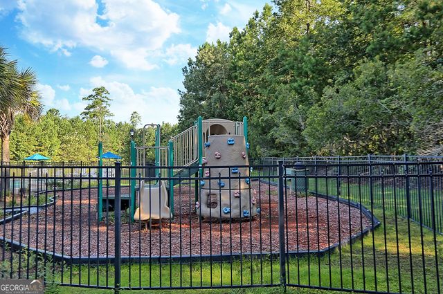 10 Chapel Lake N, Savannah, GA 31419