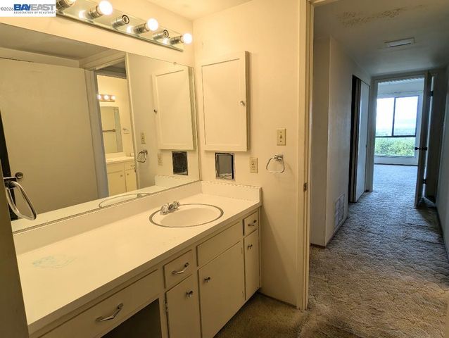 19100 Crest Ave 25, Castro Valley, CA 94546