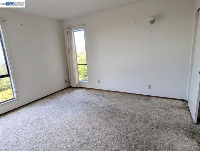 19100 Crest Ave 25, Castro Valley, CA 94546