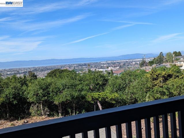 19100 Crest Ave 25, Castro Valley, CA 94546