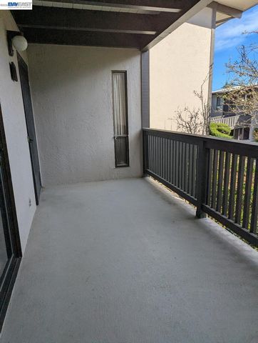 19100 Crest Ave 25, Castro Valley, CA 94546