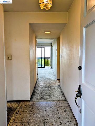 19100 Crest Ave 25, Castro Valley, CA 94546