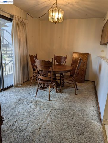 19100 Crest Ave 25, Castro Valley, CA 94546