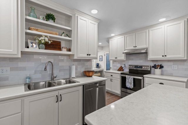 165 RIVER DRIVE, Appleton, WI 54915