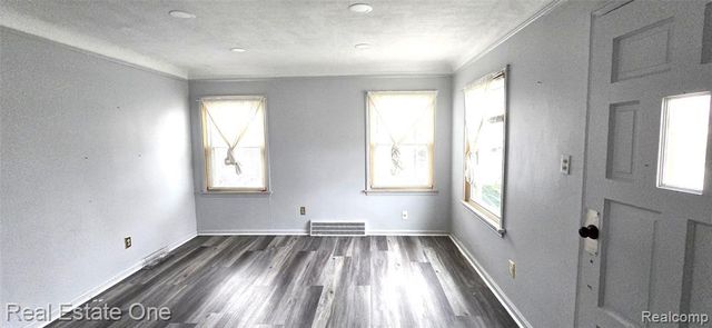 23111 Cleveland Street, Dearborn, MI 48124