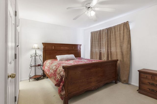 106 Cedar Court, Schaumburg, IL 60193