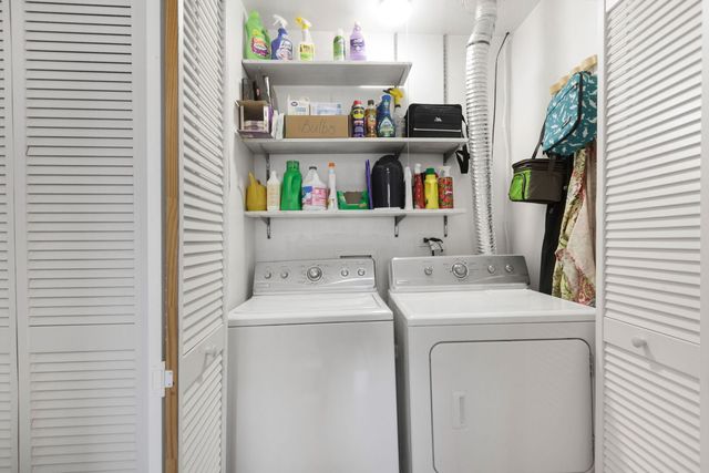 106 Cedar Court, Schaumburg, IL 60193