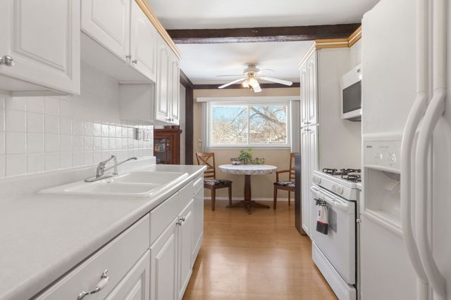 106 Cedar Court, Schaumburg, IL 60193