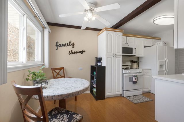 106 Cedar Court, Schaumburg, IL 60193