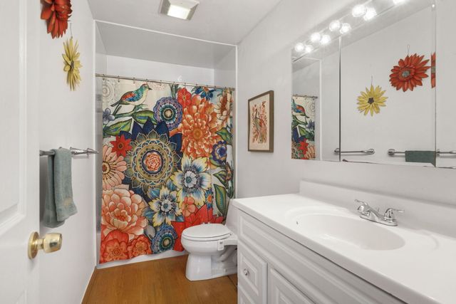 106 Cedar Court, Schaumburg, IL 60193