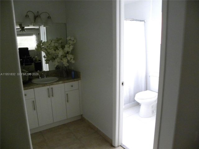 3466 SW 23rd St 3466, Miami, FL 33145