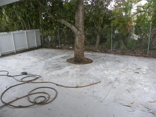 3466 SW 23rd St 3466, Miami, FL 33145