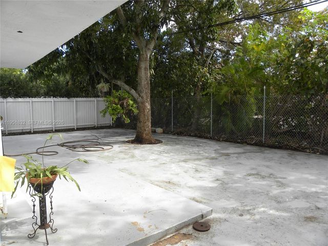 3466 SW 23rd St 3466, Miami, FL 33145