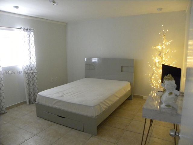 3466 SW 23rd St 3466, Miami, FL 33145