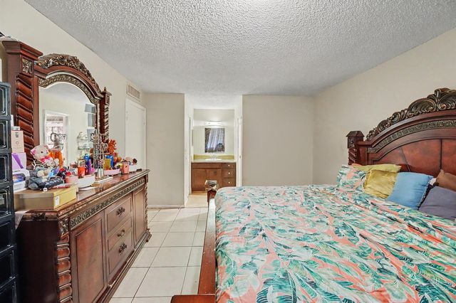 6061 N Falls Cir 110, Lauderhill, FL 33319