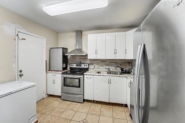 6061 N Falls Cir 110, Lauderhill, FL 33319
