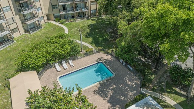 6061 N Falls Cir 110, Lauderhill, FL 33319