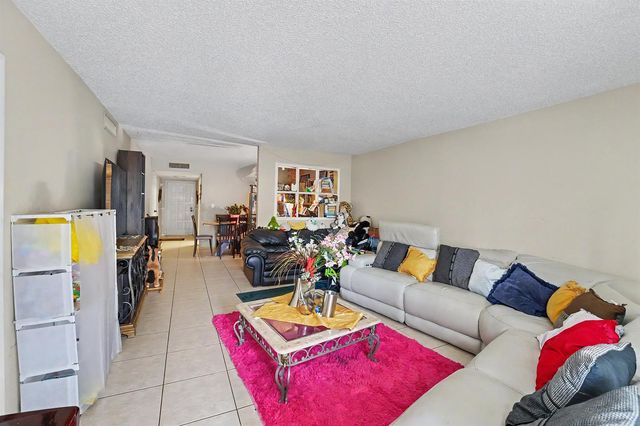 6061 N Falls Cir 110, Lauderhill, FL 33319