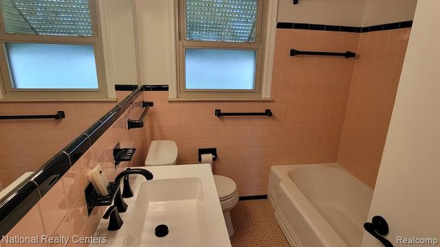 9030 Hemingway, Redford, MI 48239