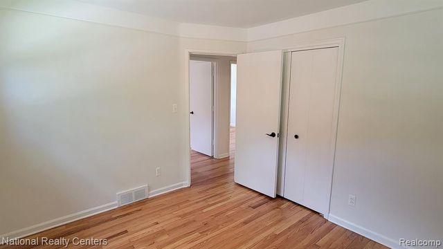 9030 Hemingway, Redford, MI 48239