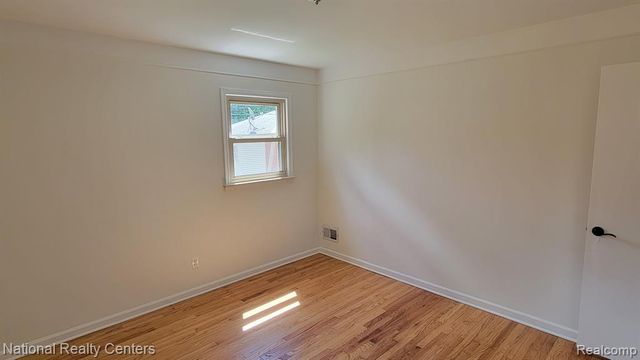 9030 Hemingway, Redford, MI 48239
